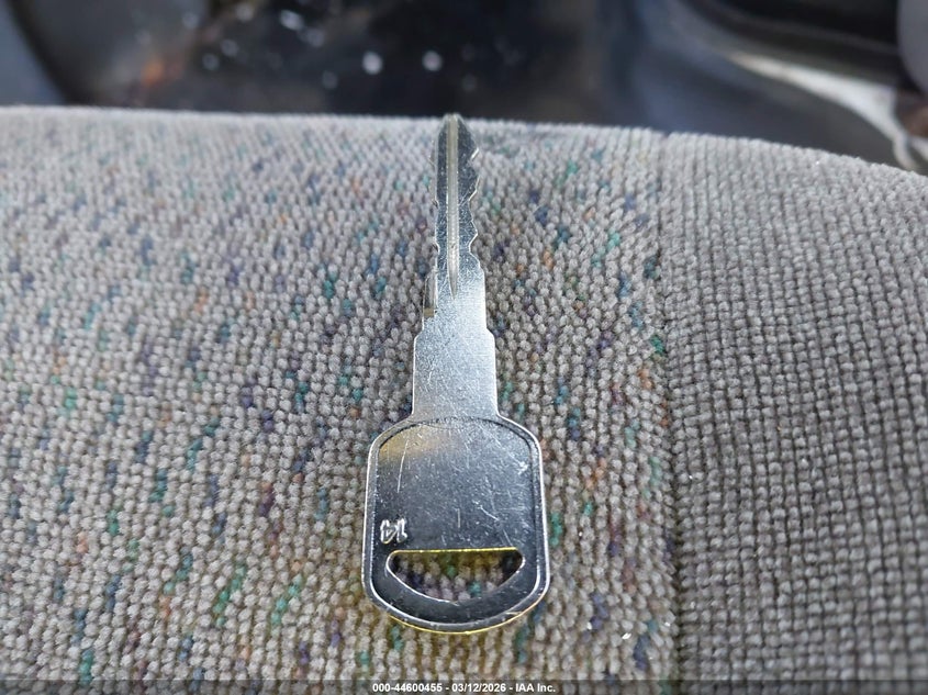 2005 Chevrolet Astro VIN: 1GCDM19X15B100633 Lot: 44600455