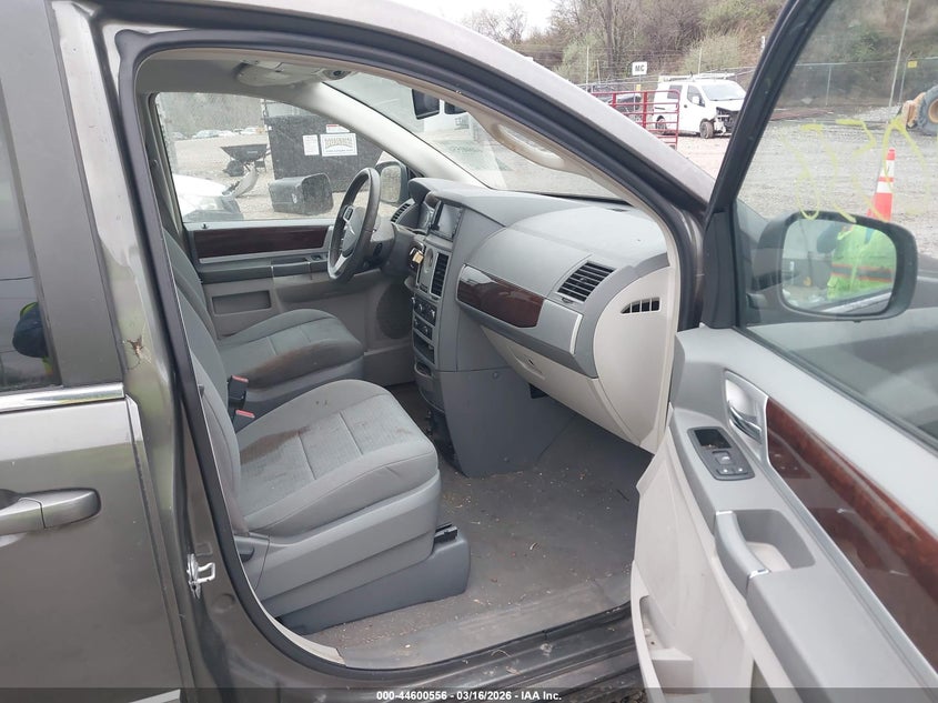 2010 Chrysler Town & Country Touring