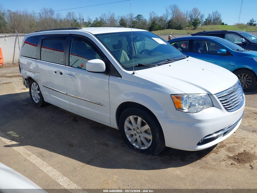 2016 Chrysler Town & Country Touring