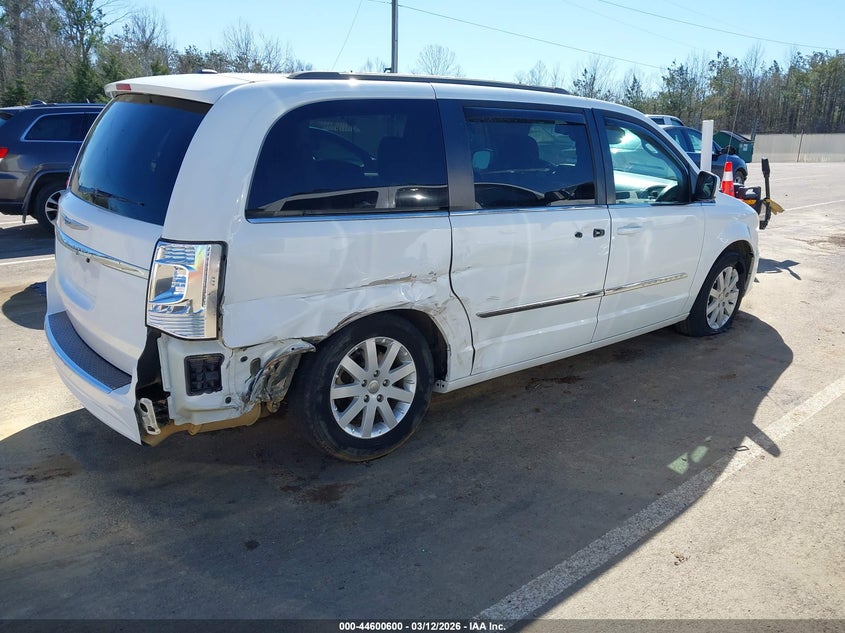 2016 Chrysler Town & Country Touring