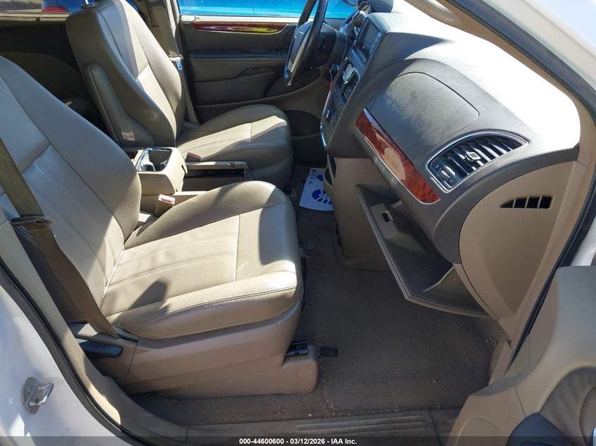 2016 Chrysler Town & Country Touring