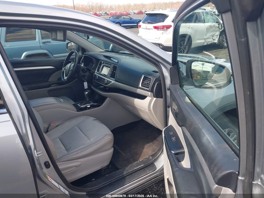 2015 Toyota Highlander Le Plus V6