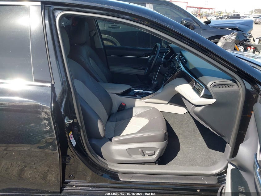 2018 TOYOTA CAMRY auction photo 5