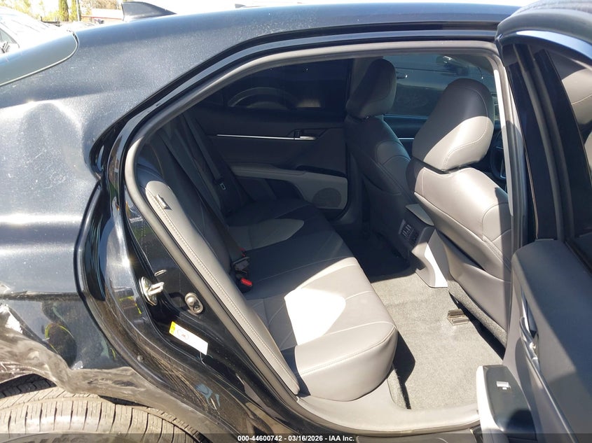 2018 TOYOTA CAMRY auction photo 8