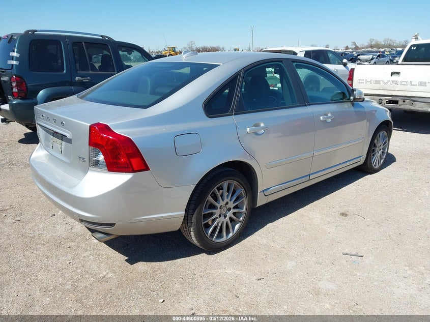 2011 Volvo S40 T5/T5 R-Design VIN: YV1672MS8B2532093 Lot: 44600895