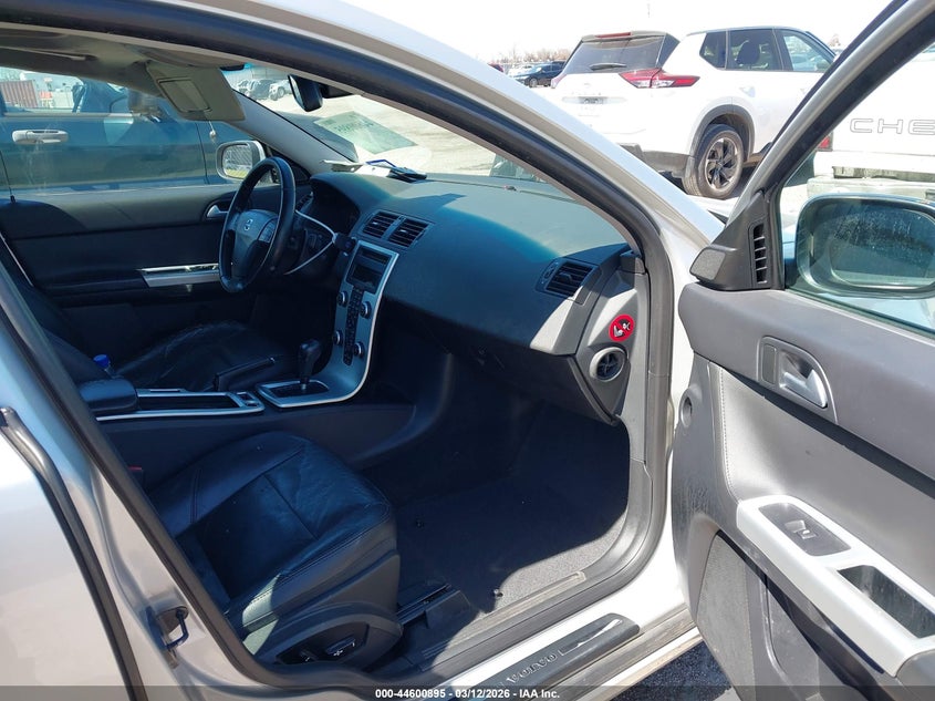 2011 Volvo S40 T5/T5 R-Design VIN: YV1672MS8B2532093 Lot: 44600895