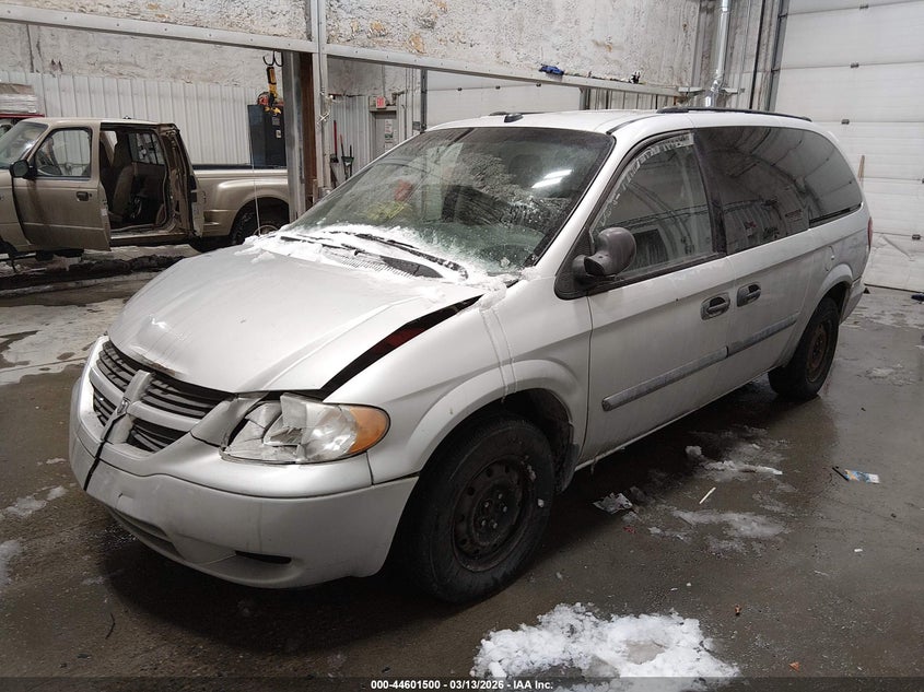 2005 DODGE GRAND CARAVAN auction photo 2