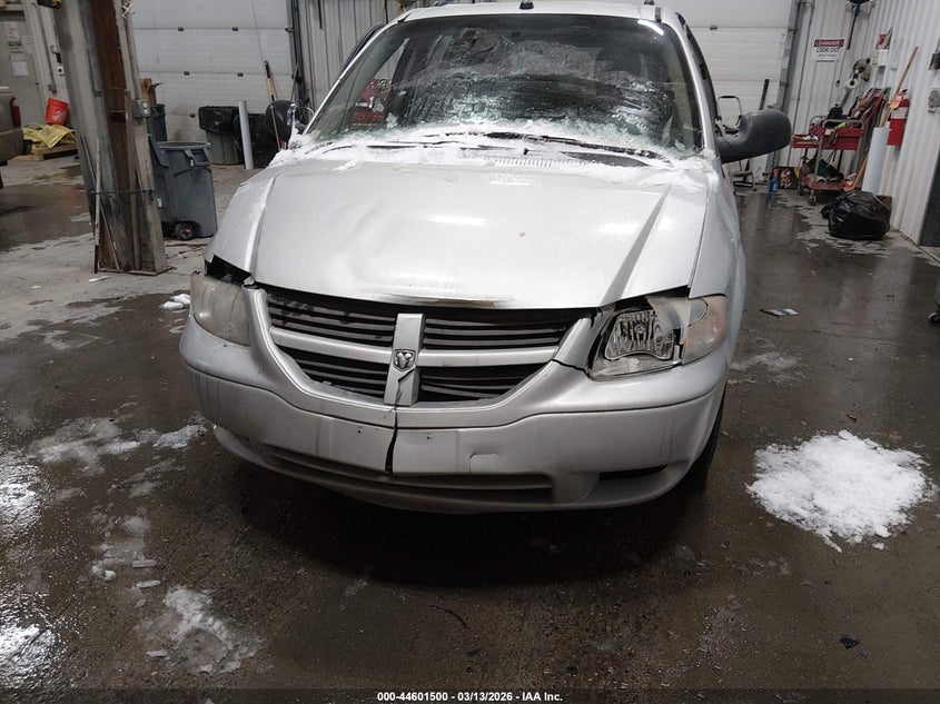 2005 DODGE GRAND CARAVAN auction photo 6