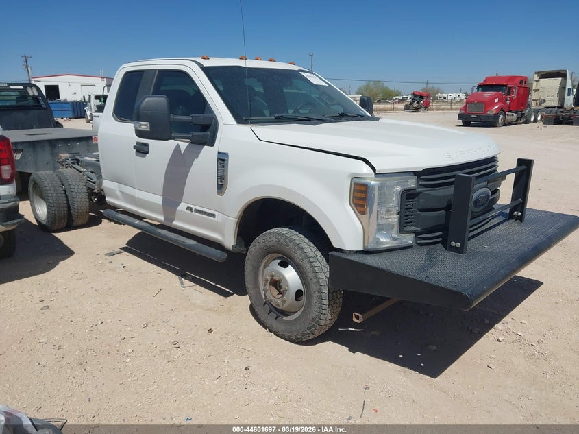 2019 FORD F-350 CHASSIS XL