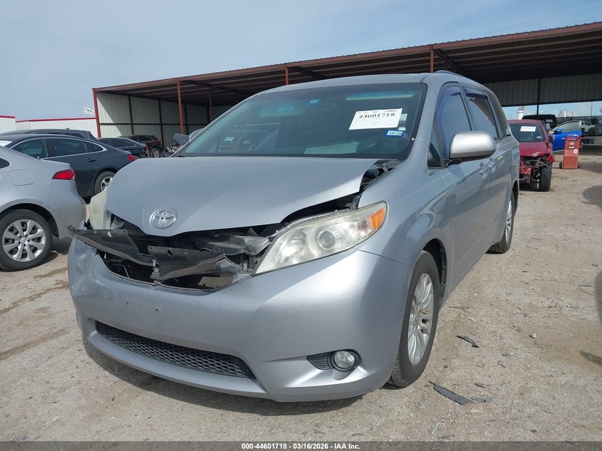 2015 Toyota Sienna Xle Premium 8 Passenger