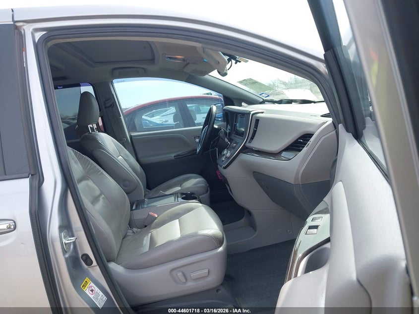 2015 Toyota Sienna Xle Premium 8 Passenger