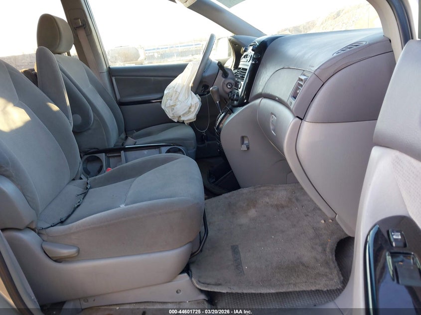 2005 Toyota Sienna Le