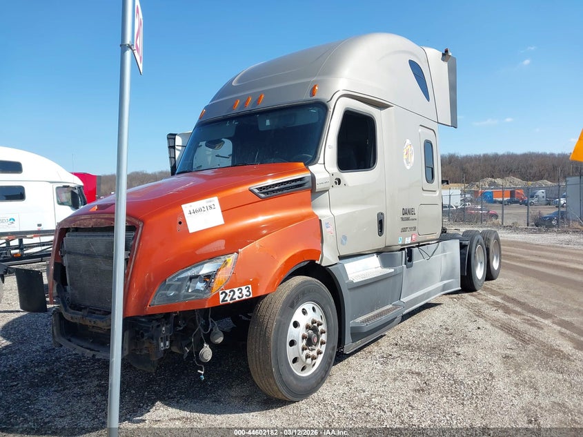 2020 FREIGHTLINER NEW CASCADIA 126 auction photo 2