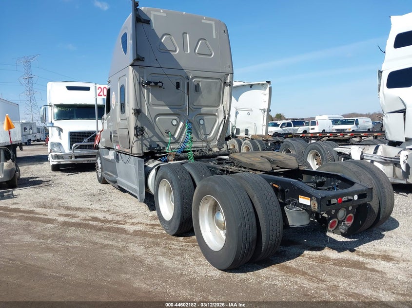 2020 FREIGHTLINER NEW CASCADIA 126 auction photo 3
