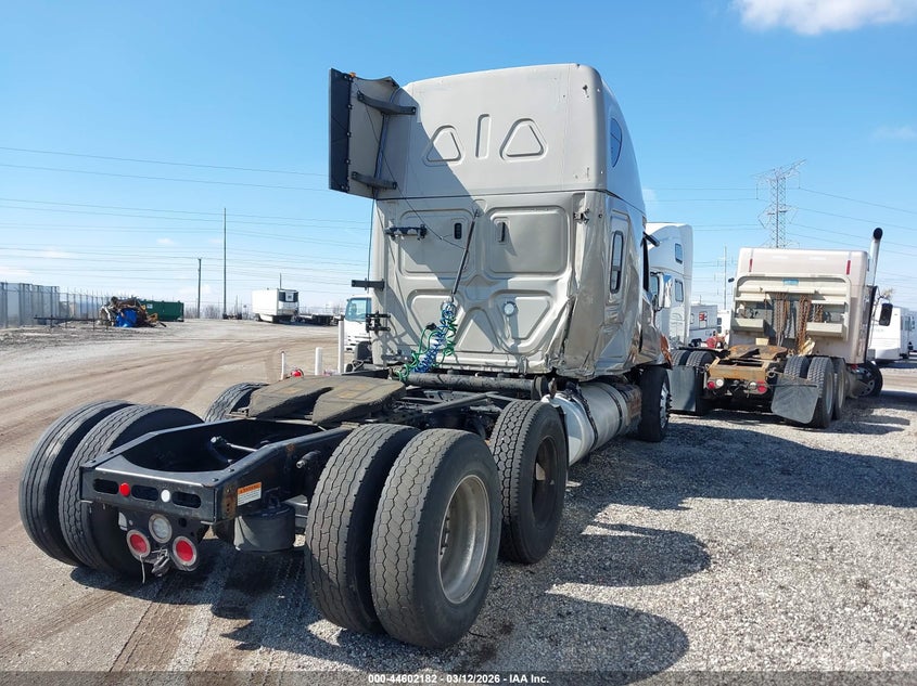 2020 FREIGHTLINER NEW CASCADIA 126 auction photo 4