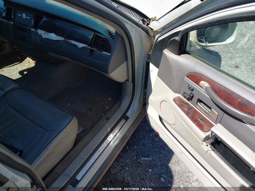 2006 Lincoln Town Car Designer Series