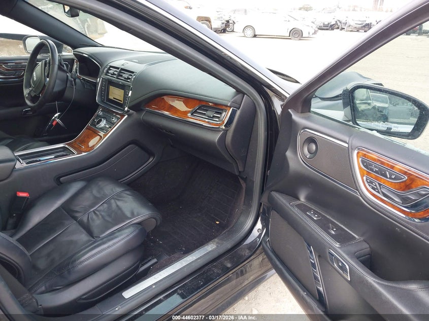 2017 Lincoln Continental Reserve