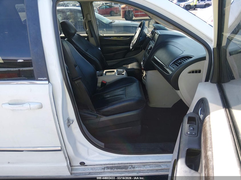 2014 Chrysler Town & Country Touring