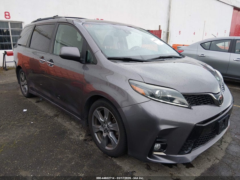 2018 TOYOTA SIENNA SE PREMIUM 8 PASSENGER