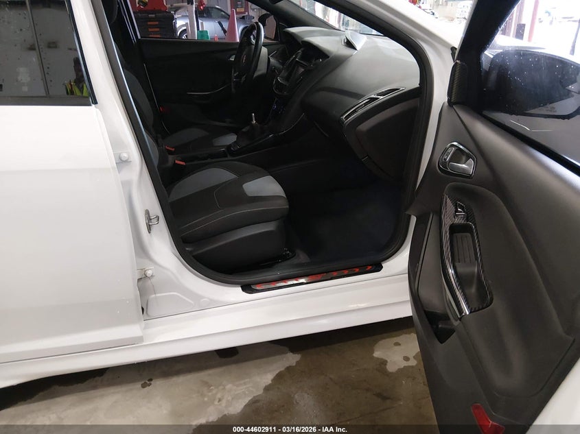 2018 FORD FOCUS ST auction photo 5