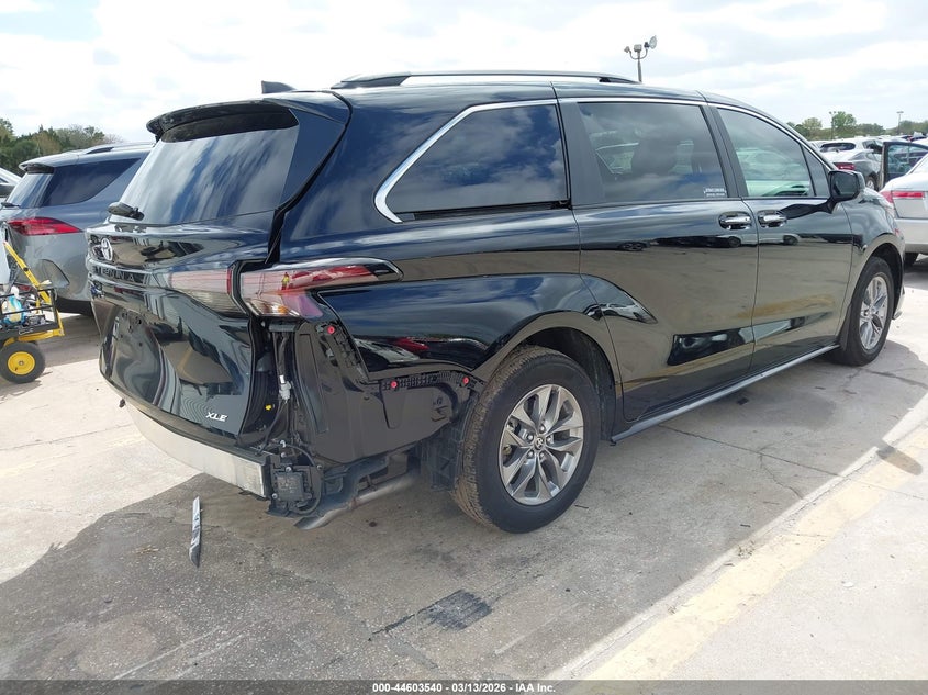 2025 Toyota Sienna Xle