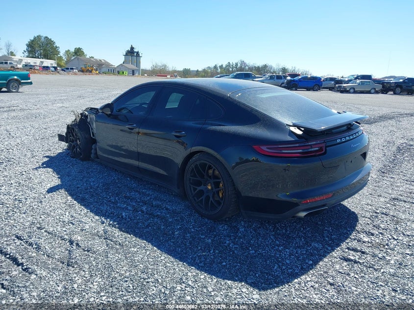2018 Porsche Panamera 4