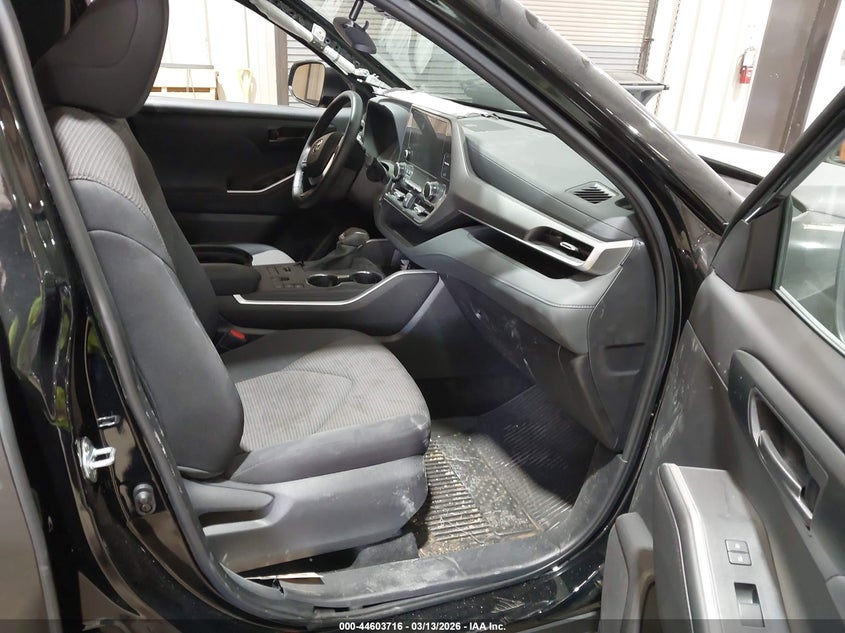 2025 Toyota Highlander Le