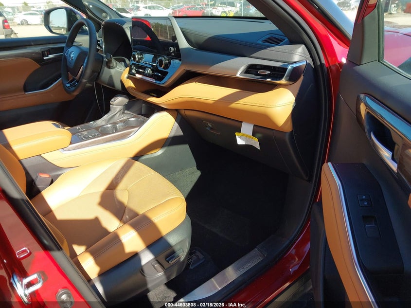 2025 Toyota Highlander Hybrid Platinum