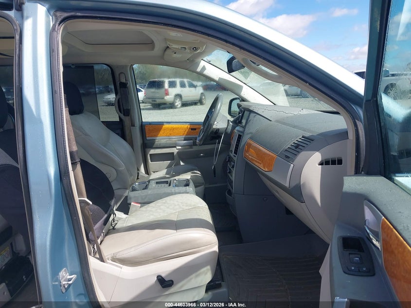 2009 Chrysler Town & Country Limited