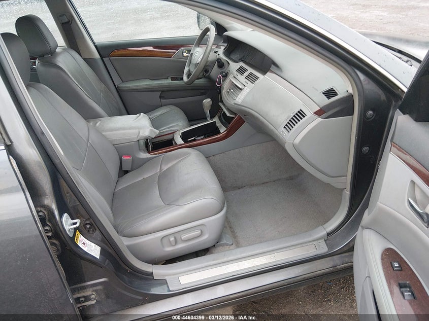 2010 Toyota Avalon Xls