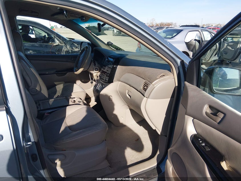 2004 Toyota Sienna Le