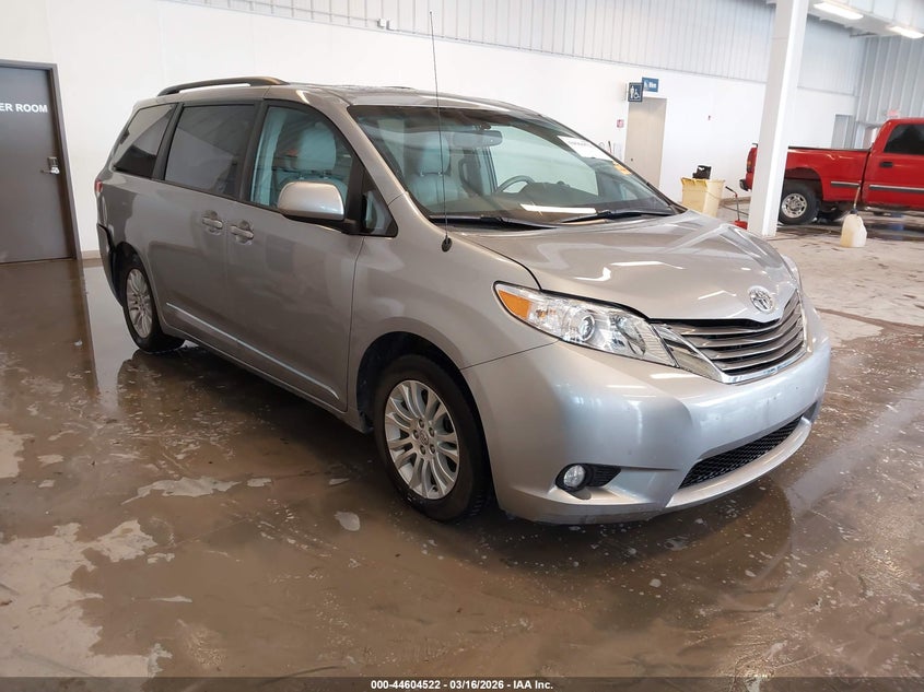 2012 Toyota Sienna Xle V6 8 Passenger