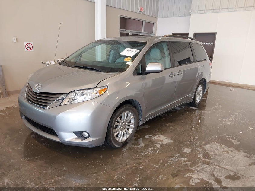 2012 Toyota Sienna Xle V6 8 Passenger