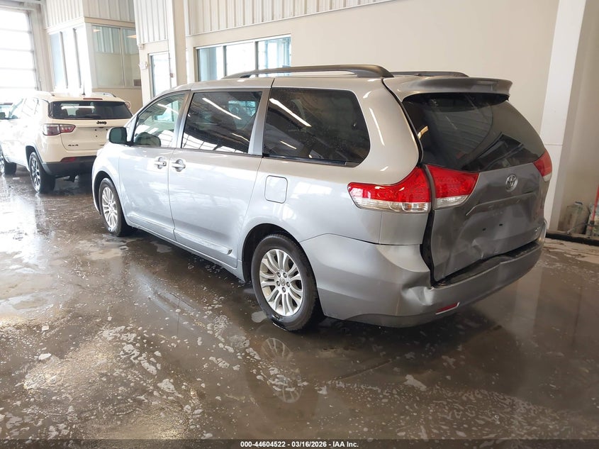 2012 Toyota Sienna Xle V6 8 Passenger