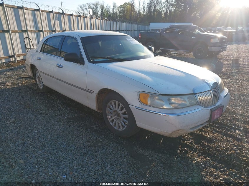 2000 LINCOLN TOWN CAR EXECUTIVE