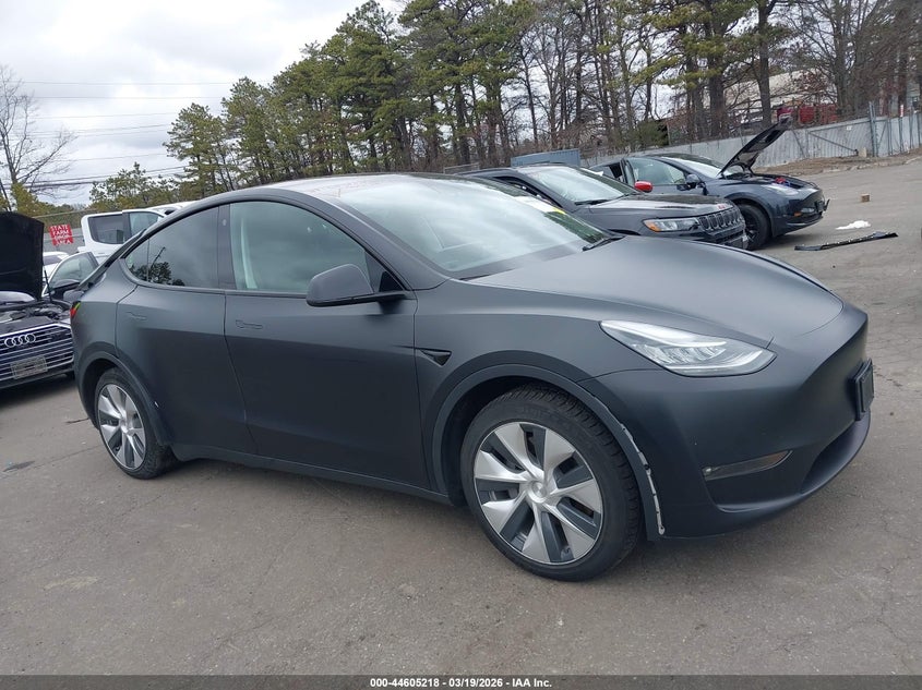2022 Tesla Model Y Long Range Dual Motor All-Wheel Drive