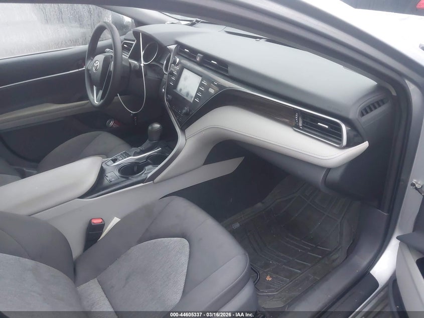 2019 Toyota Camry Hybrid Le