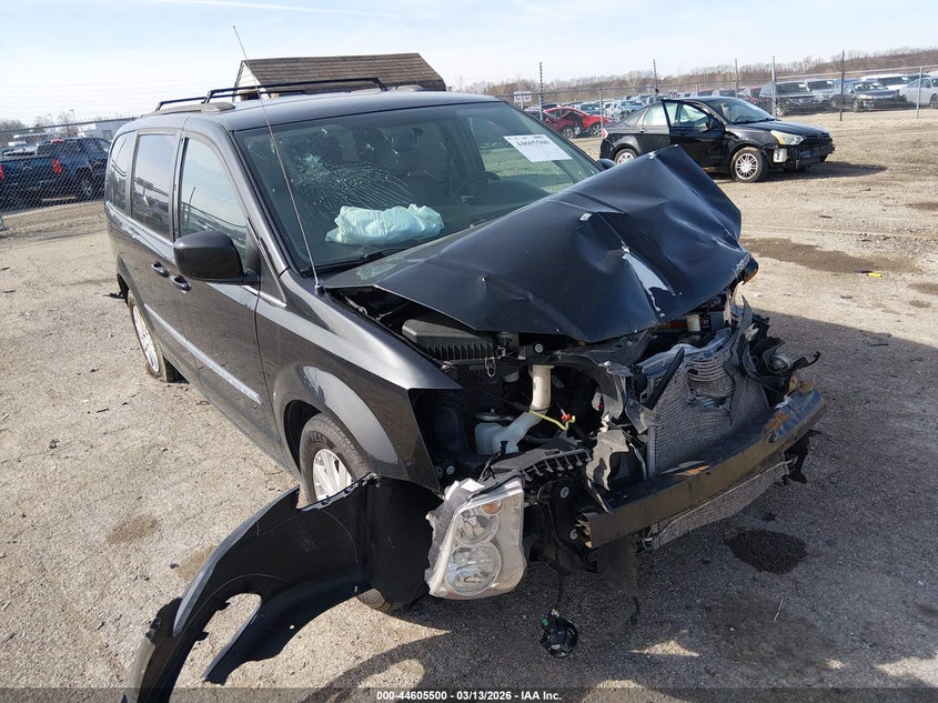 2016 Chrysler Town & Country Touring