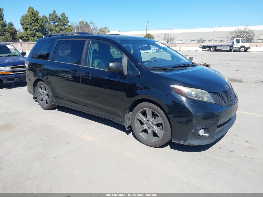 2017 Toyota Sienna Se Premium 8 Passenger