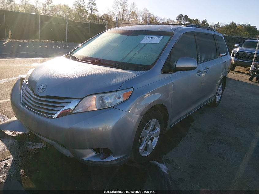 2015 Toyota Sienna Le 8 Passenger