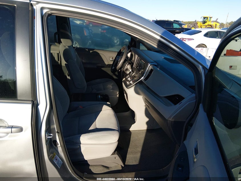 2015 Toyota Sienna Le 8 Passenger
