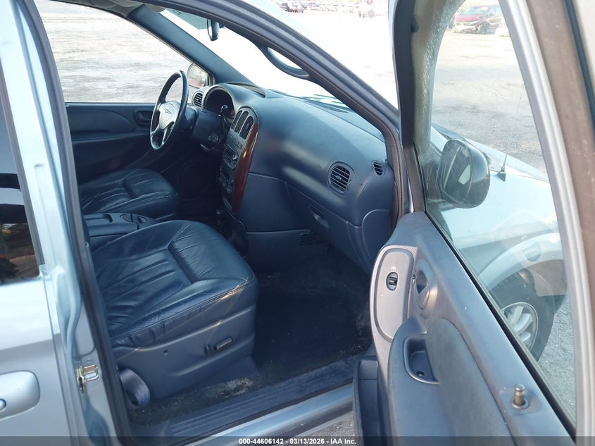 2003 Chrysler Town & Country Lxi