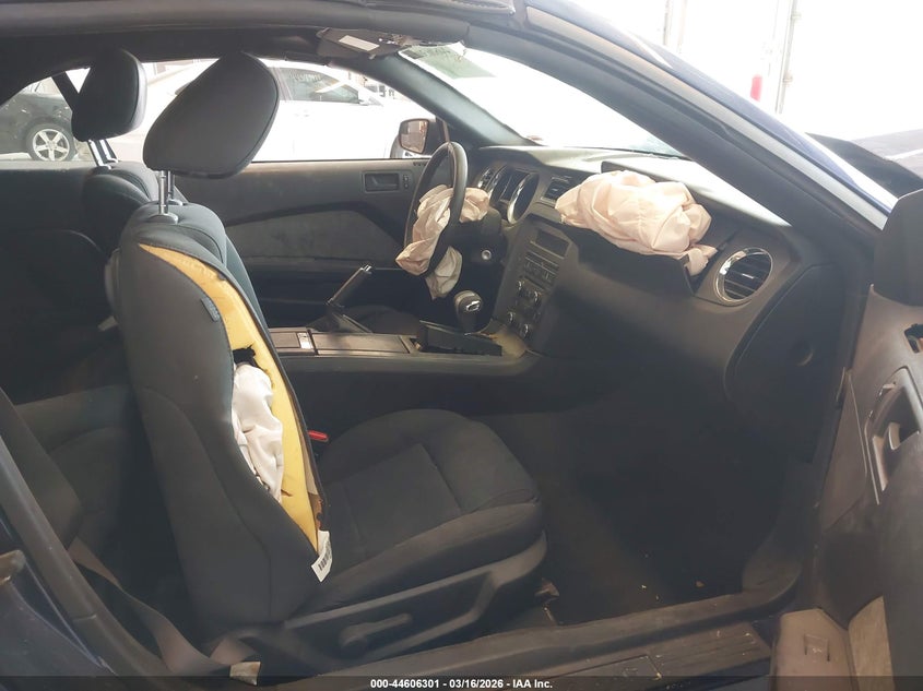 2011 Ford Mustang V6