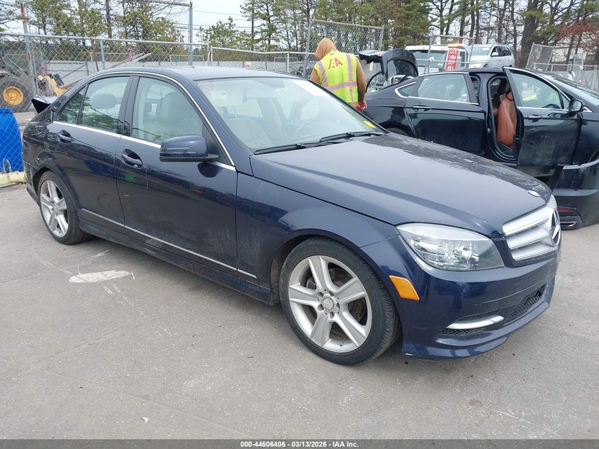 2011 Mercedes-Benz C 300 Luxury 4Matic/Sport 4Matic