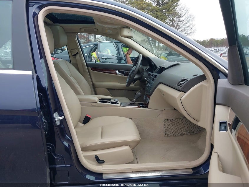 2011 Mercedes-Benz C 300 Luxury 4Matic/Sport 4Matic