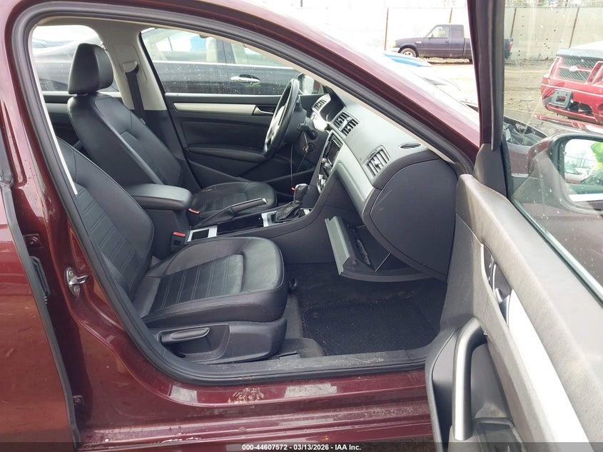 2012 Volkswagen Passat 3.6L V6 Se