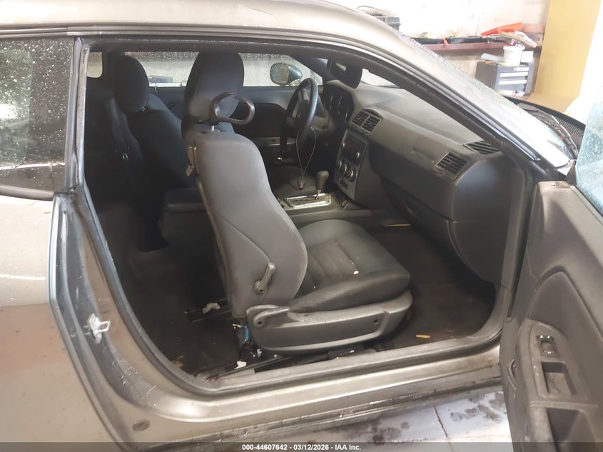 2010 Dodge Challenger Se