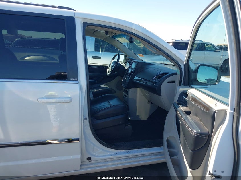 2014 Chrysler Town & Country Touring