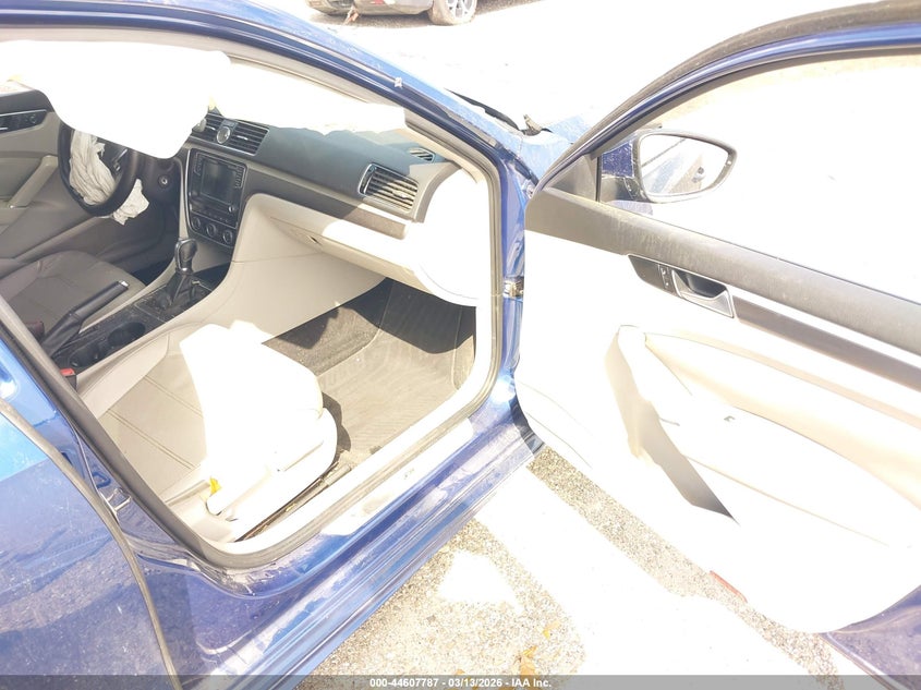 2017 Volkswagen Passat 1.8T R-Line