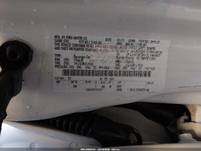 1FAHP3E28CL196997 2012 Ford Focus 2.0 S white